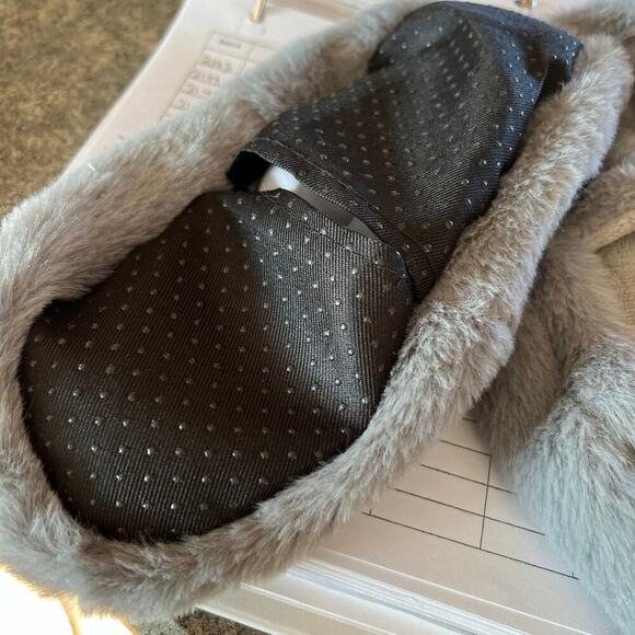 Beauty Muse warming plush slippers, NIB - Picture 8 of 8